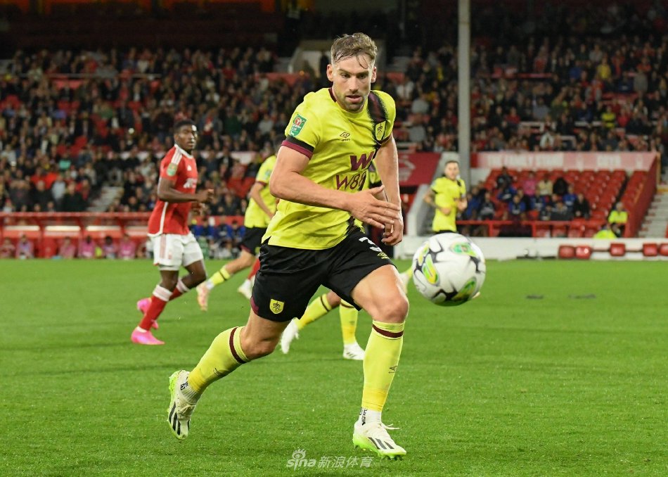 击败强劲对 击败强劲对